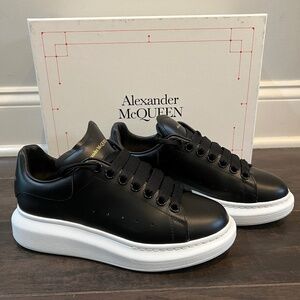 ALEXANDER MCQUEEN OVERSIZED SNEAKERS - BLACK, SIZE 6.5